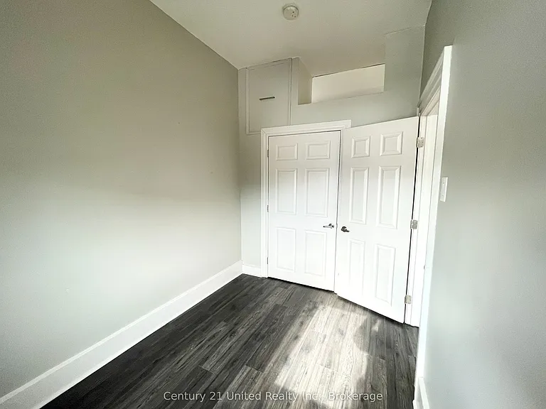 172.5 Hunter St W #6 — Photo 8