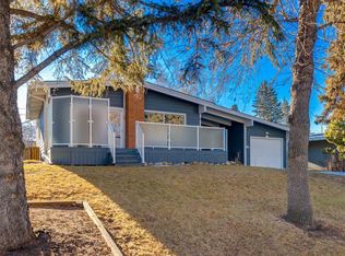 911 N 80th Ave SW, Calgary, AB T2V0V4