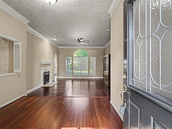 4th image of 835 Maplewood Falls Ct