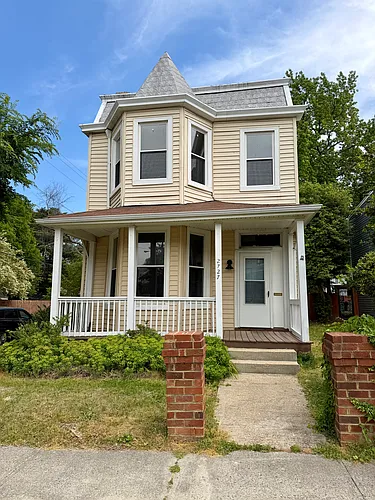 2727 Hanes Ave Photo 1