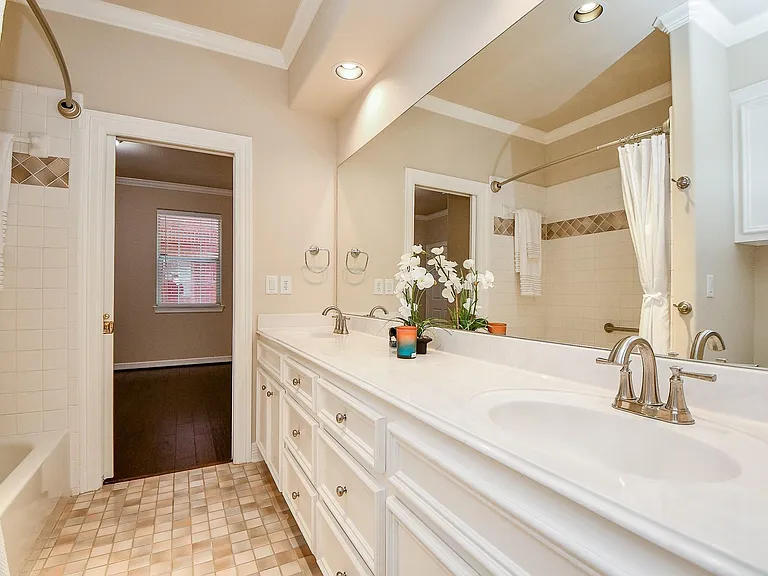 718 Roy St — Photo 30