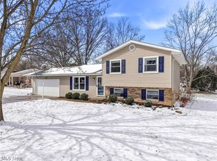 3212 Longwood Dr, Barberton, OH 44203