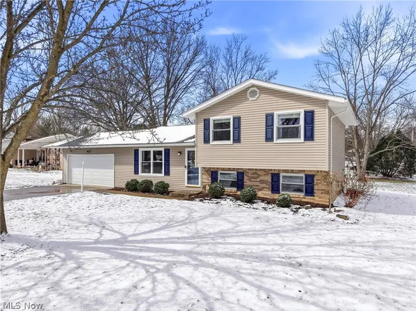 3212 Longwood Dr, Barberton, OH 44203