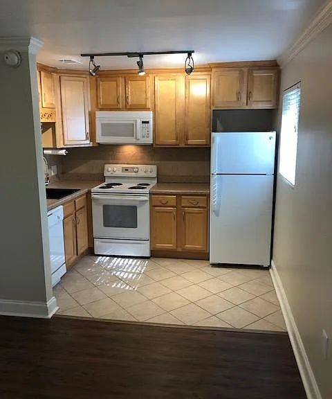 2018 S Milledge Ave #4 — Photo 5