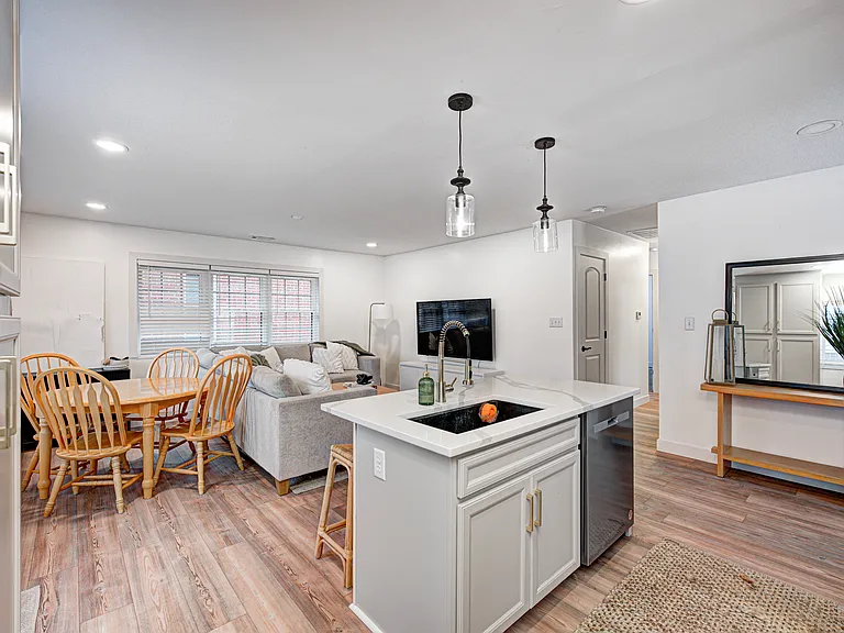 1015 S Randolph St — Photo 8