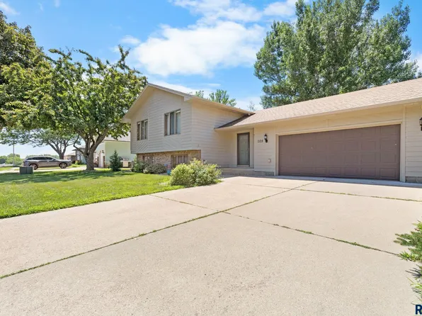1105 N Connor Trl, Sioux Falls, SD 57103