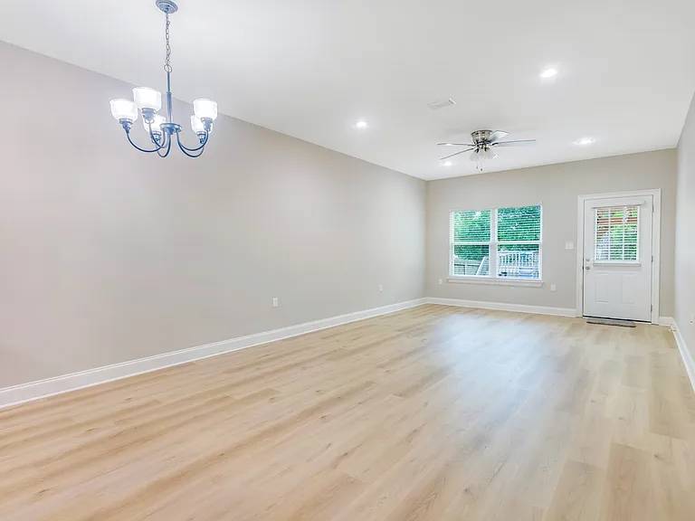 557 Valparaiso Pkwy — Photo 8