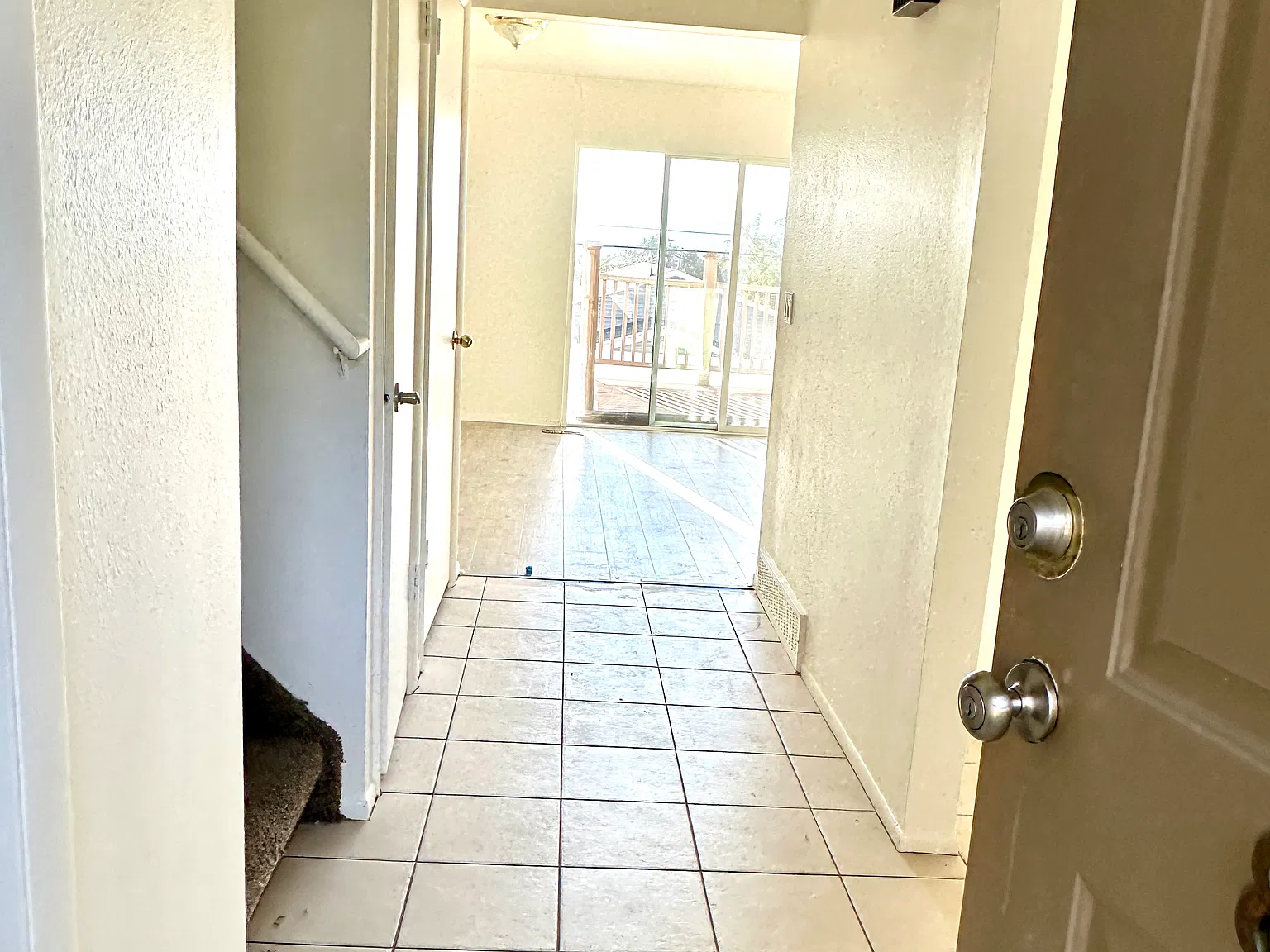 4 bed, 2.5 bath, 2400 sqft, $2,295 — Photo 4