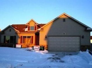 1633 Rhinelander Ct, Davenport, IA 52804