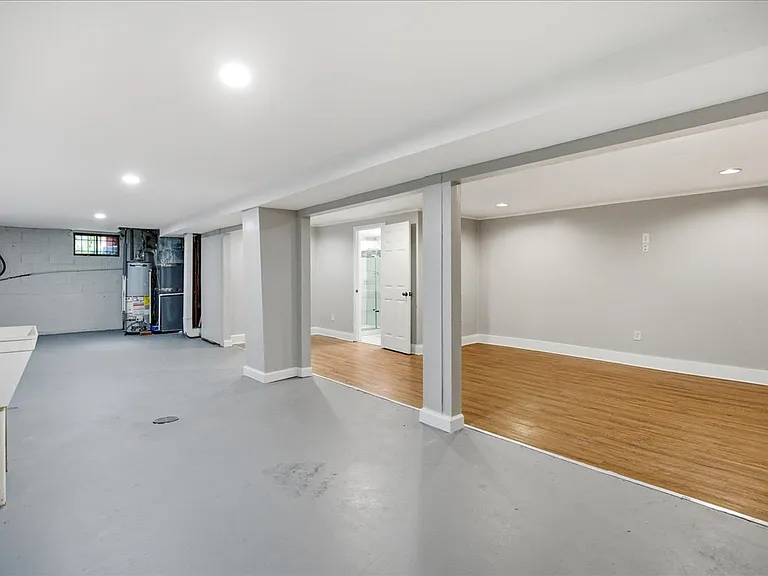 8306 Quentin St — Photo 16
