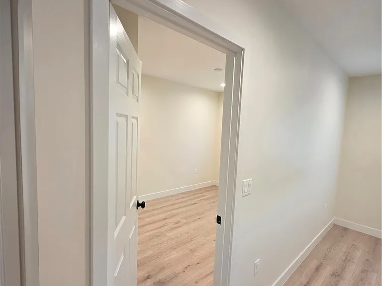 23509 Friar St — Photo 11