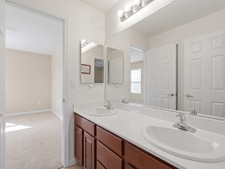 4501 Thoroughbred Ct — Photo 29