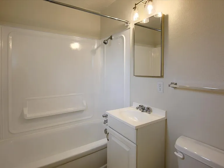 1452 S 300 E — Photo 12