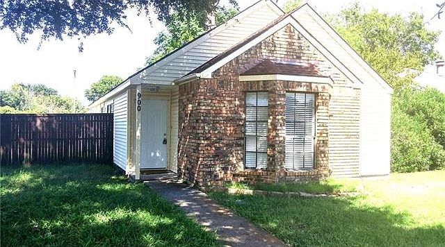 1st image of 900 Sugarberry Dr