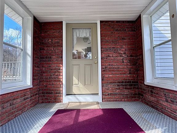 4th image of 2178 Canal Rd