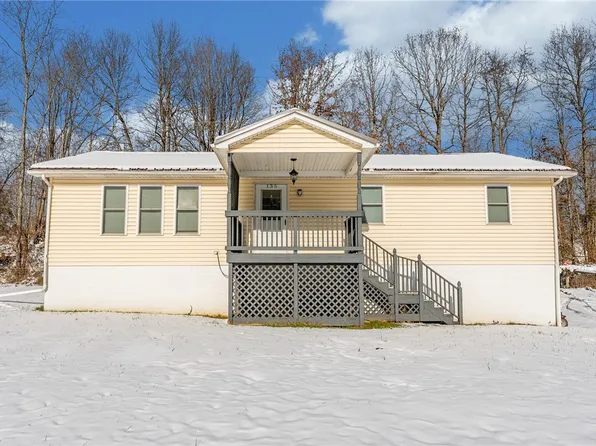135 Virginia St, Mount Morris, PA 15349