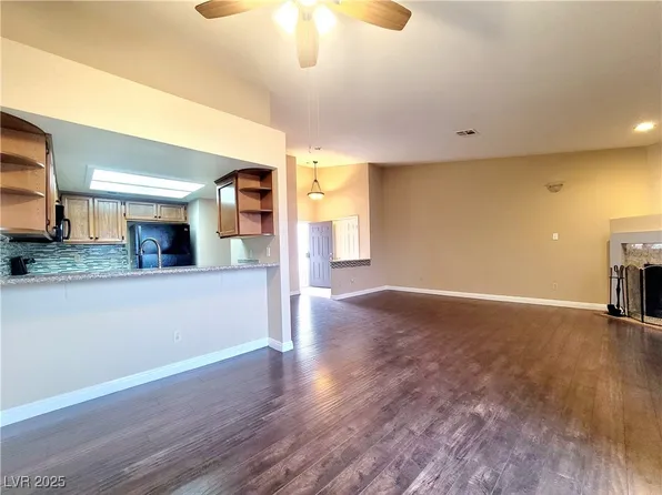 6250 W Flamingo Rd APT 11, Spring Valley, NV 89103
