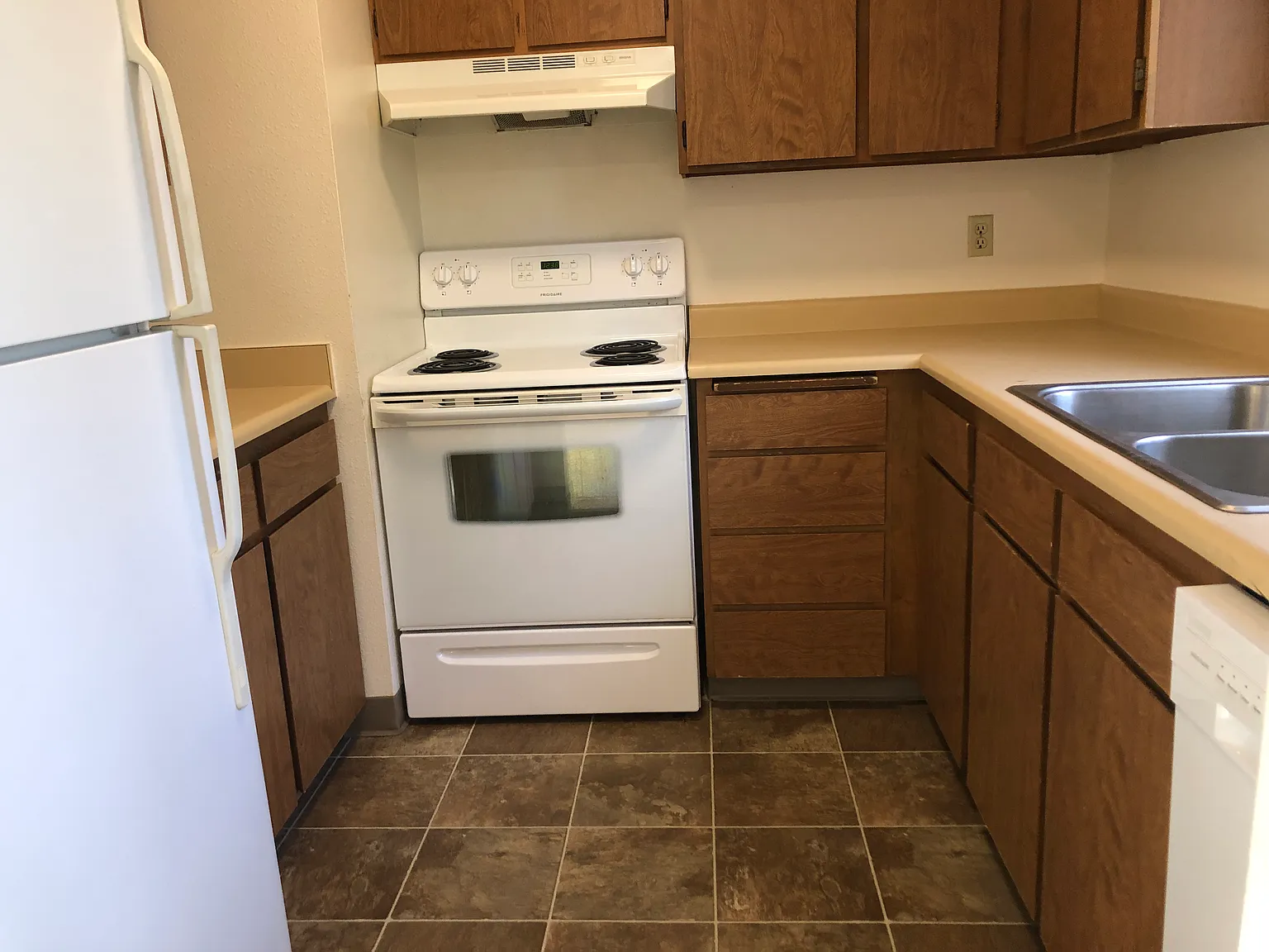 2 bed, 750 sqft, $950 — Photo 2