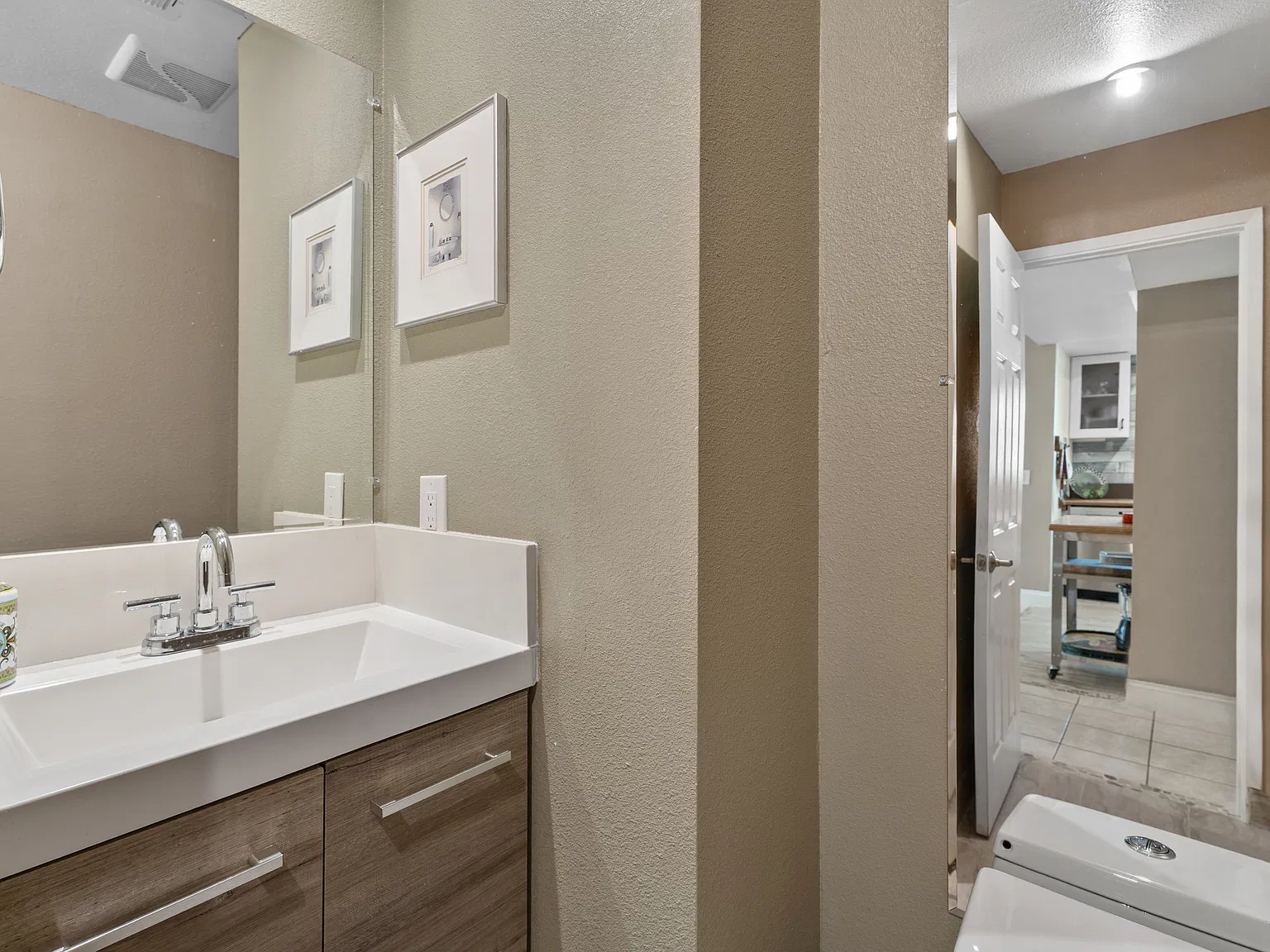 3 bed, 2.5 bath, 1494 sqft, $4,000 — Photo 2