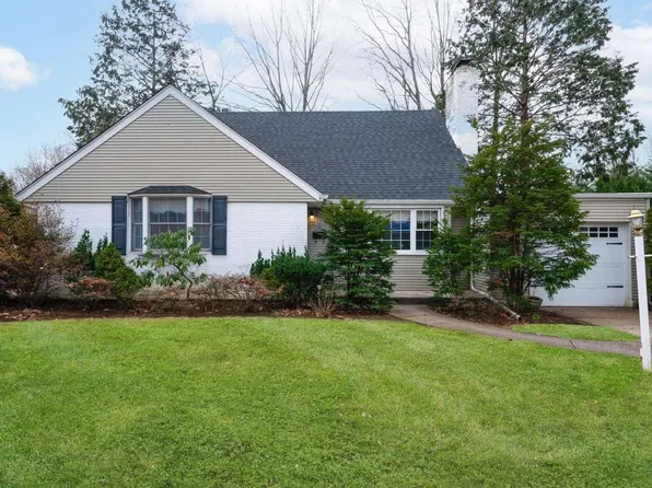 14 Dartmouth Street, Garden City, NY 11530