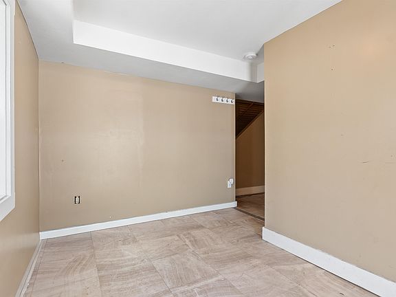 4th image of 14 Artillery Lane #A
