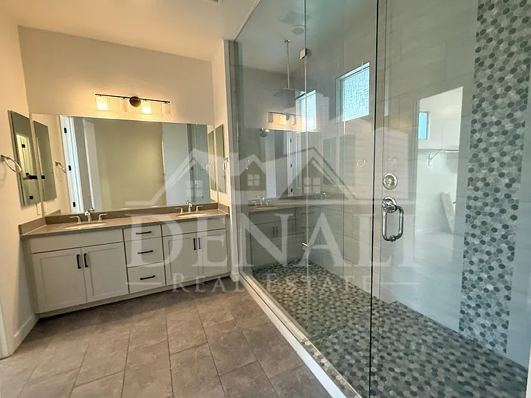 1447 E Flower St — Photo 16