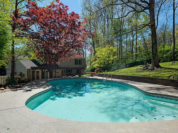 4th image of 5117 Malibu Dr