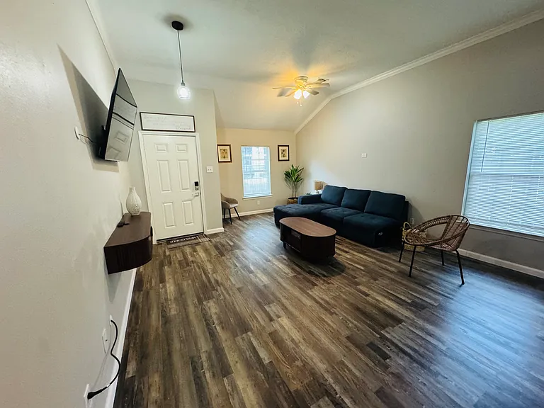 1413 Miller St — Photo 7