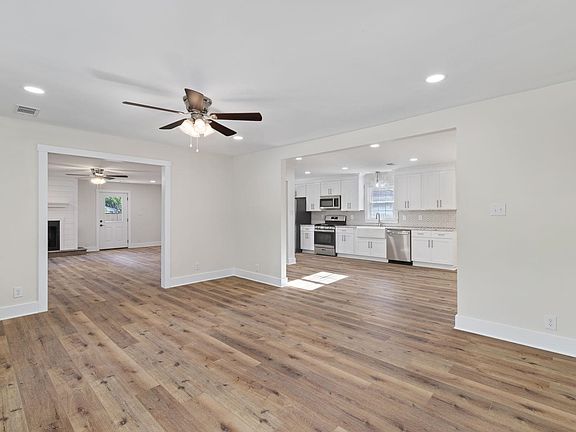 3rd image of 402 Thorne St