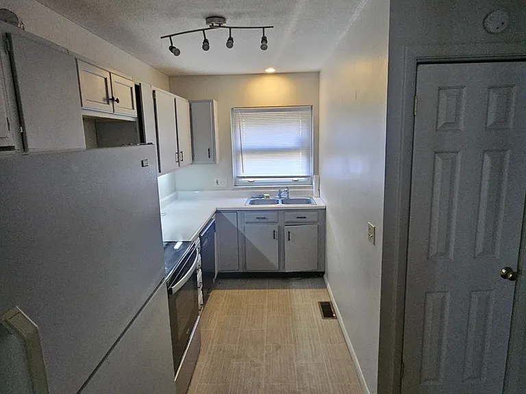 1333 Brooke Park Dr #4 — Photo 5
