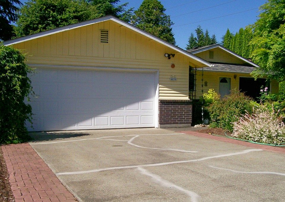 1st image of 4038 Oriental Dr NE