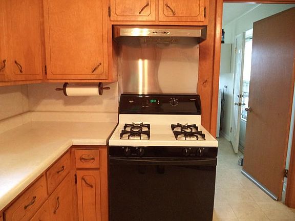 4th image of 201 Poplar Cir