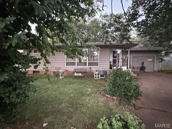 3rd image of 135 Pine St