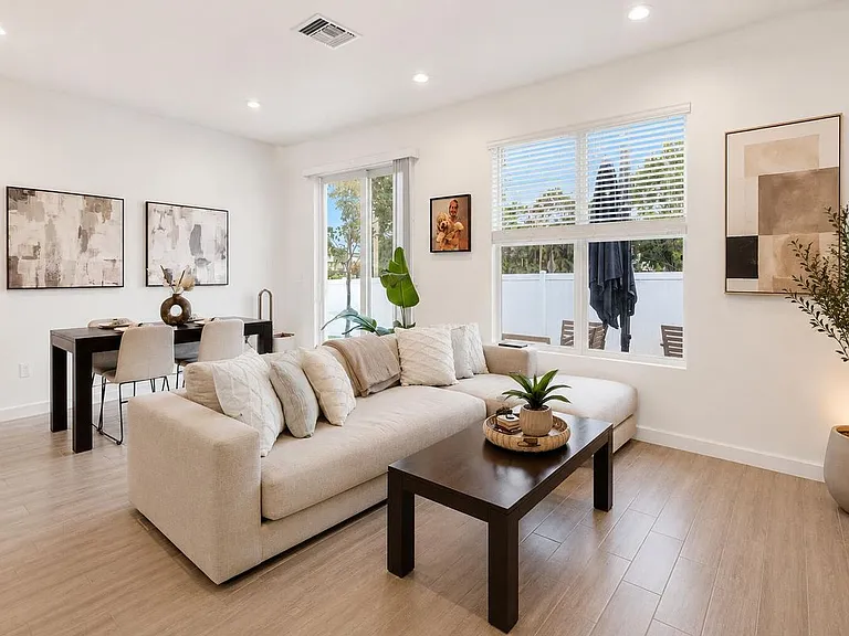 4246 Lagoon Shore Dr — Photo 11