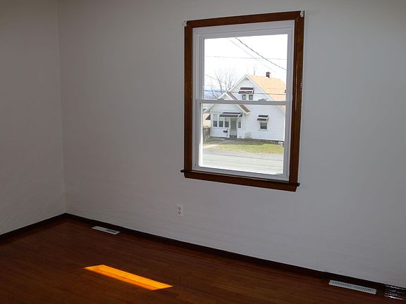 3rd image of 65 Mountain Ave