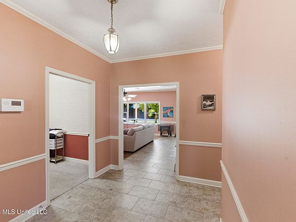 5th image of 2307 Arrowhead Dr