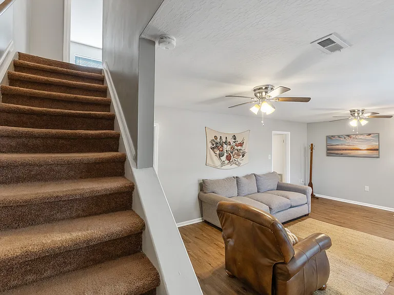 119 Brookwood Ln — Photo 2