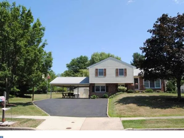 1605 Pine St, Hatfield, PA 19440