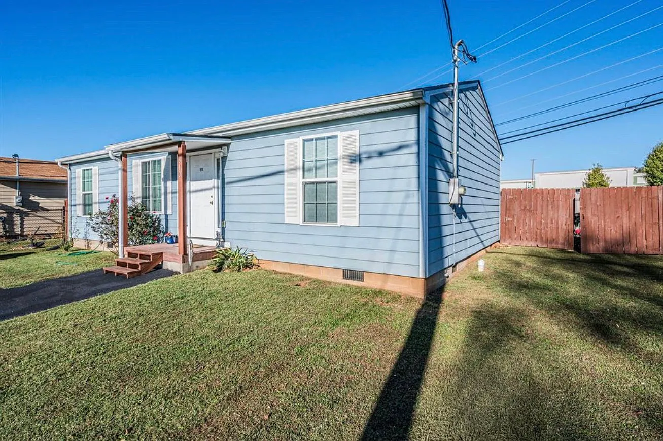 3 bed, 1155 sqft, $1,400 — Photo 4