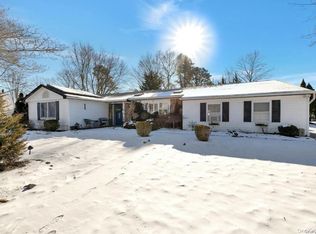6 Hilltop Ln, Ridge, NY 11961