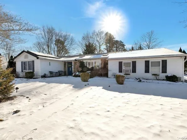 6 Hilltop Lane, Ridge, NY 11961