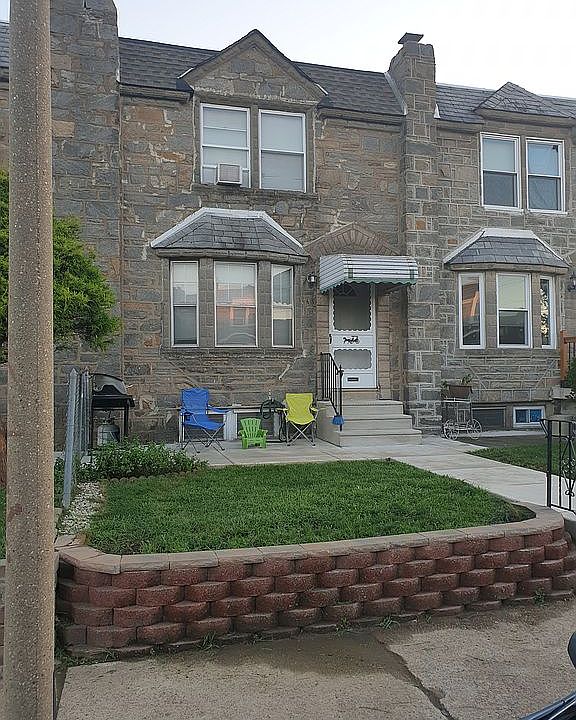 2nd image of 1302 Robbins St