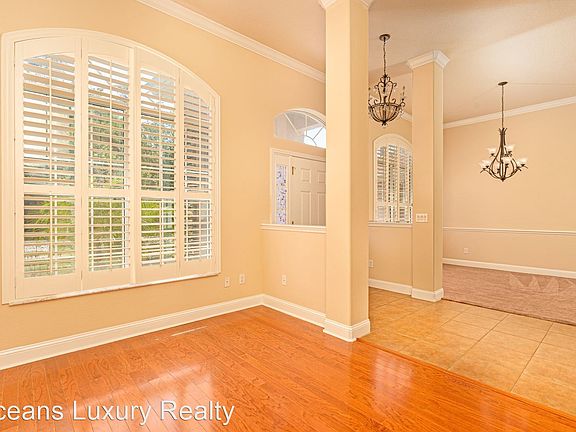 4th image of 140 Creek Forest Ln