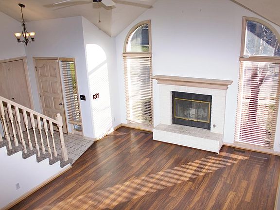 5th image of 15912 Leavenworth Cir