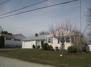 28 Hollins Dr, Cranston, RI 02920