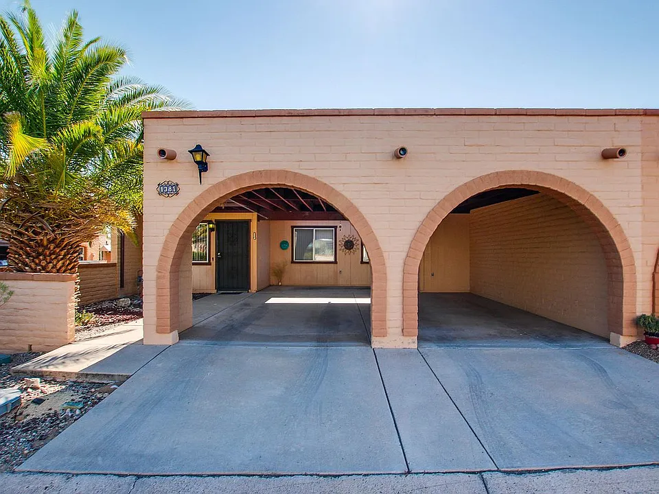 1381 W Camino Tolteca