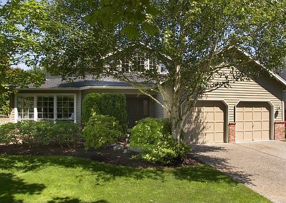 Front of house and yard