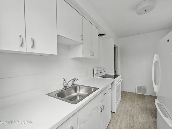 2nd image of 305 E Washington St