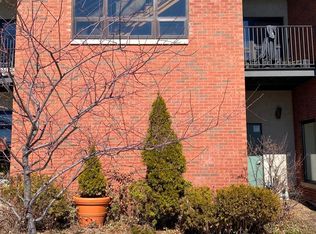 1607 Simpson St #2E, Evanston, IL 60201