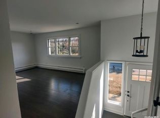 91 North St, Huntington Station, NY 11746